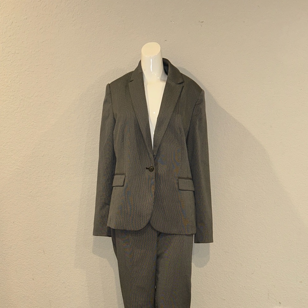 Women’s Worthington Grey and Black Blazer - Picture 5 of 8